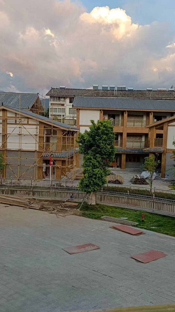 万宁市钢结构仿木纹漆，金属面木纹漆，镀锌管木纹漆批发施工定制速度快工期短